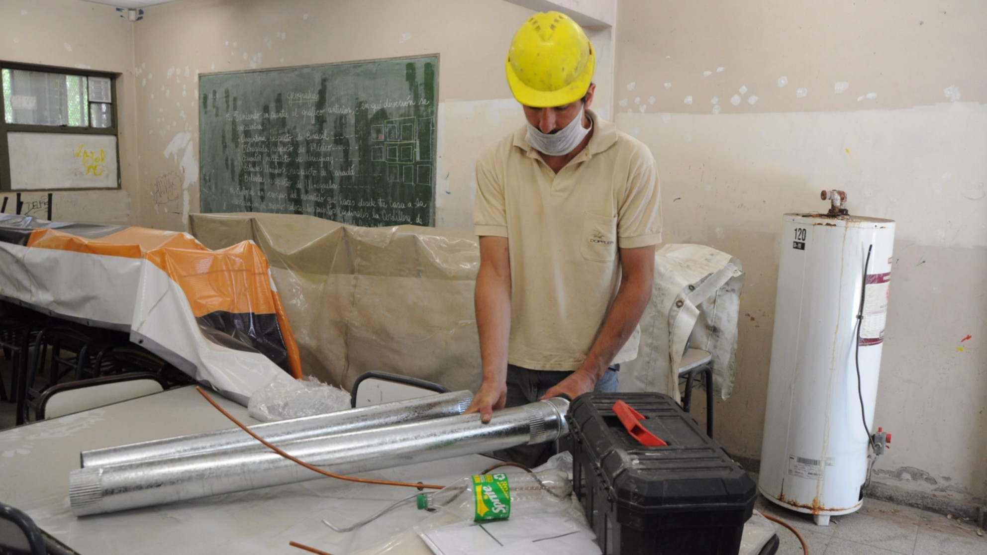 El ministerio de  Infraestructura realizó más de 250 obras de calefacción en escuelas durante 2020